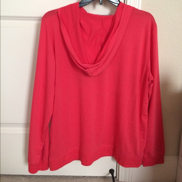 Pink long-sleeved shirt with hood - Picture 3 of 3