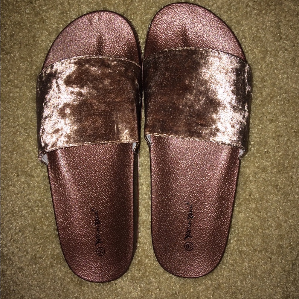 💕Slide sandals, Vey popular style sandal💕 - Picture 2 of 7