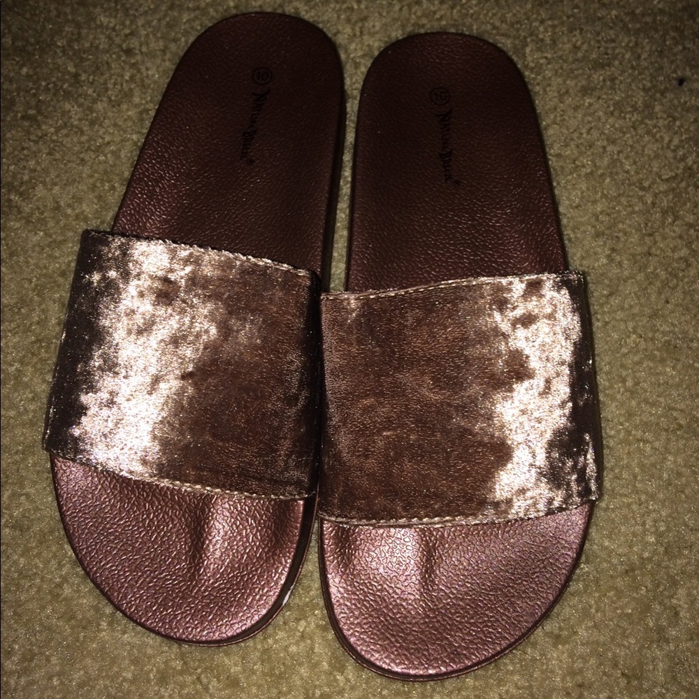 💕Slide sandals, Vey popular style sandal💕 - Picture 3 of 7