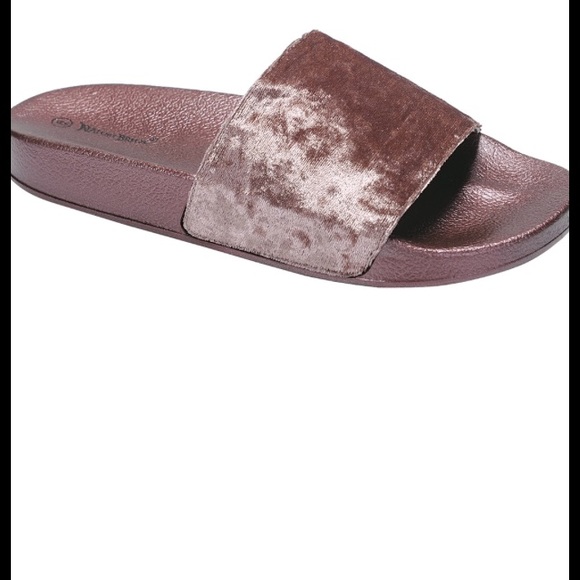 Shoes - 💕Slide sandals, Vey popular style sandal💕
