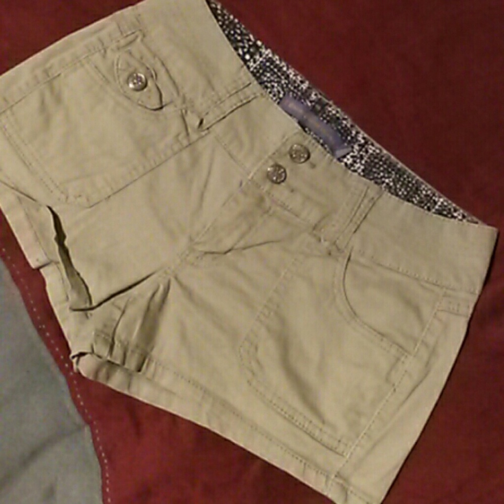 Boom Boom jeans khaki shorts