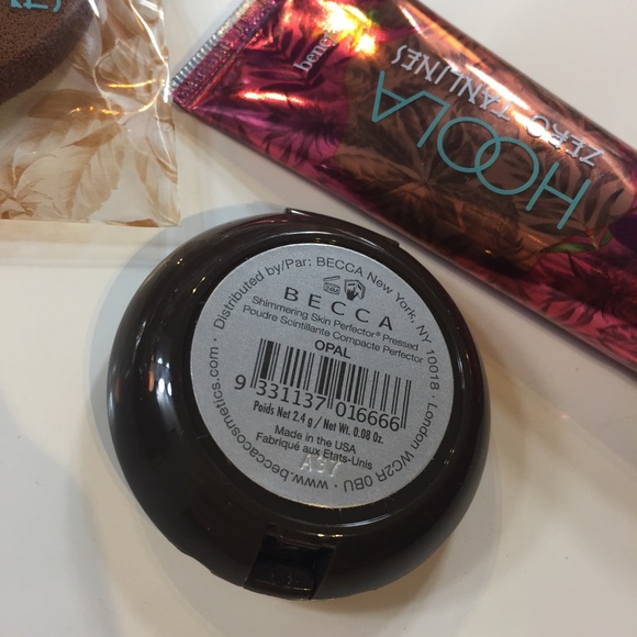 Deluxe Size Becca & Benefit Cosmetics - Picture 4 of 5