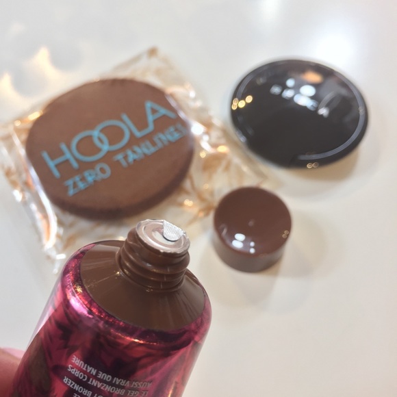 Deluxe Size Becca & Benefit Cosmetics - Picture 5 of 5