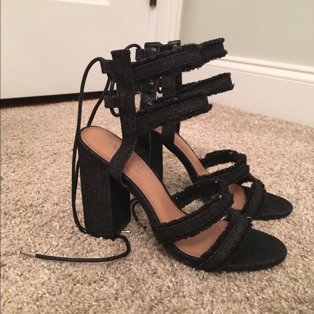 Black lace up heels - Picture 2 of 4