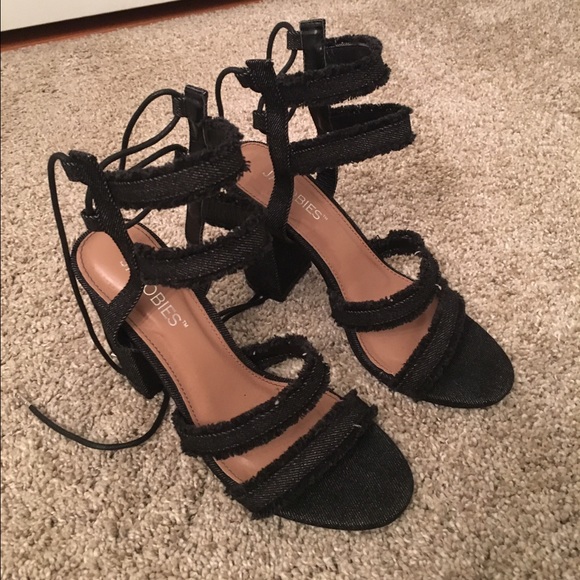 Black lace up heels - Picture 3 of 4
