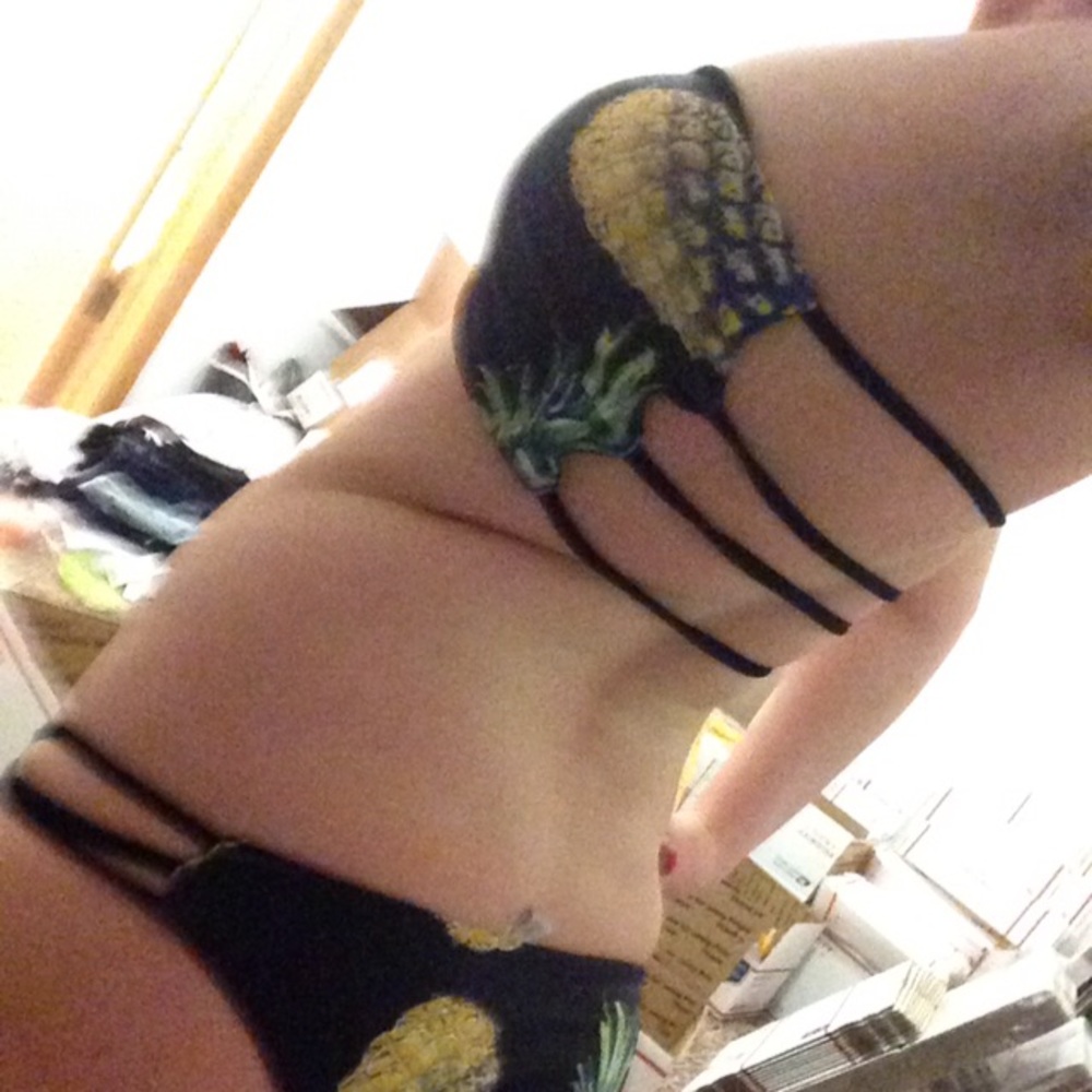 🍍☀️Reversible Pineapple Bikini - Picture 5 of 7