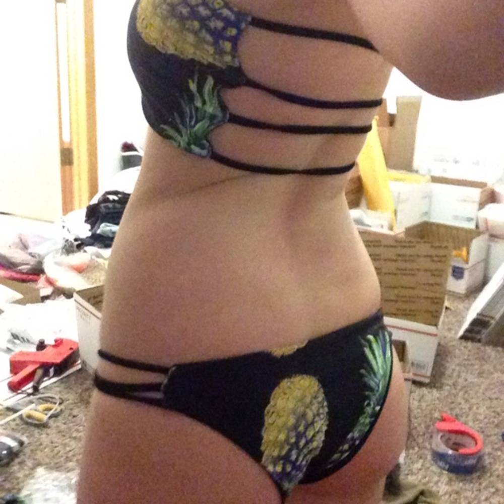 🍍☀️Reversible Pineapple Bikini - Picture 6 of 7
