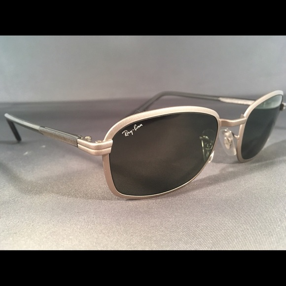 Vintage Ray Ban Sunglasses by Bausch & Lomb 😎 - Picture 2 of 8