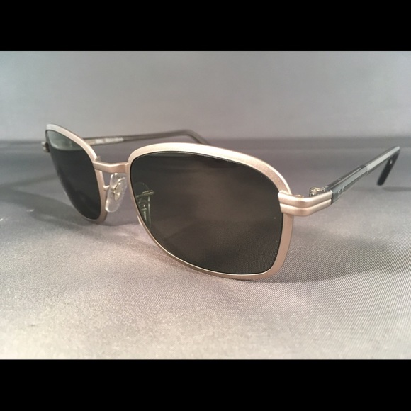 Vintage Ray Ban Sunglasses by Bausch & Lomb 😎 - Picture 3 of 8