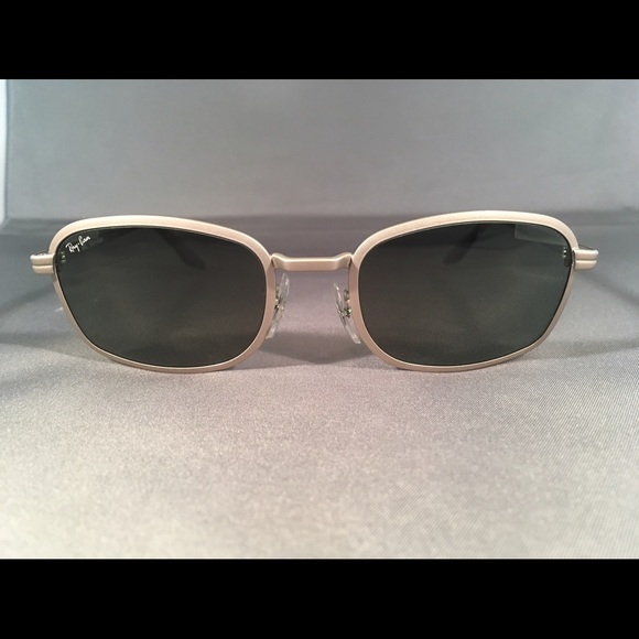 Vintage Ray Ban Sunglasses by Bausch & Lomb 😎 - Picture 4 of 8