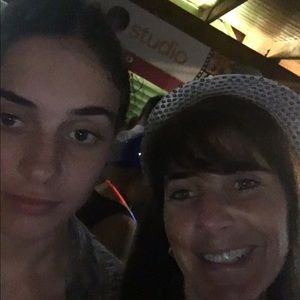 Meet your Posher, Cyndi