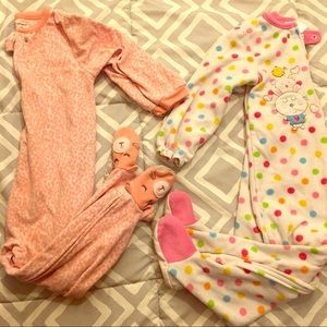 🌸2 Pair Bundle of 3T onsie PJs 🌸