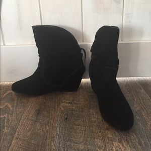 Black suede White Mountain wedge booties size 7.5