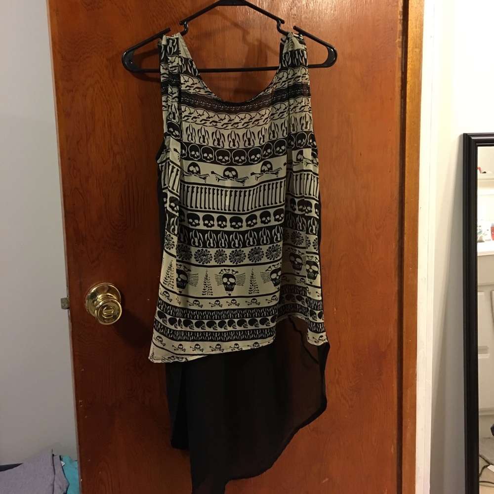 Sheer cover with skulls very comfortable