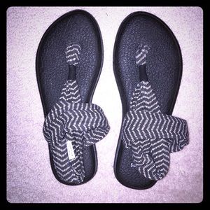 LIKE NEW Sanuk yoga Sandals, size 8.