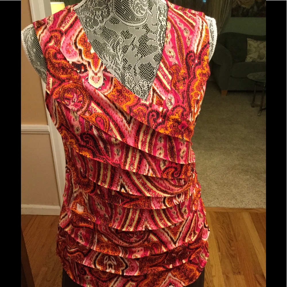 NWOT LAYERED RUFFLES DRAPED SIDEWAYS ON TOP 🌻