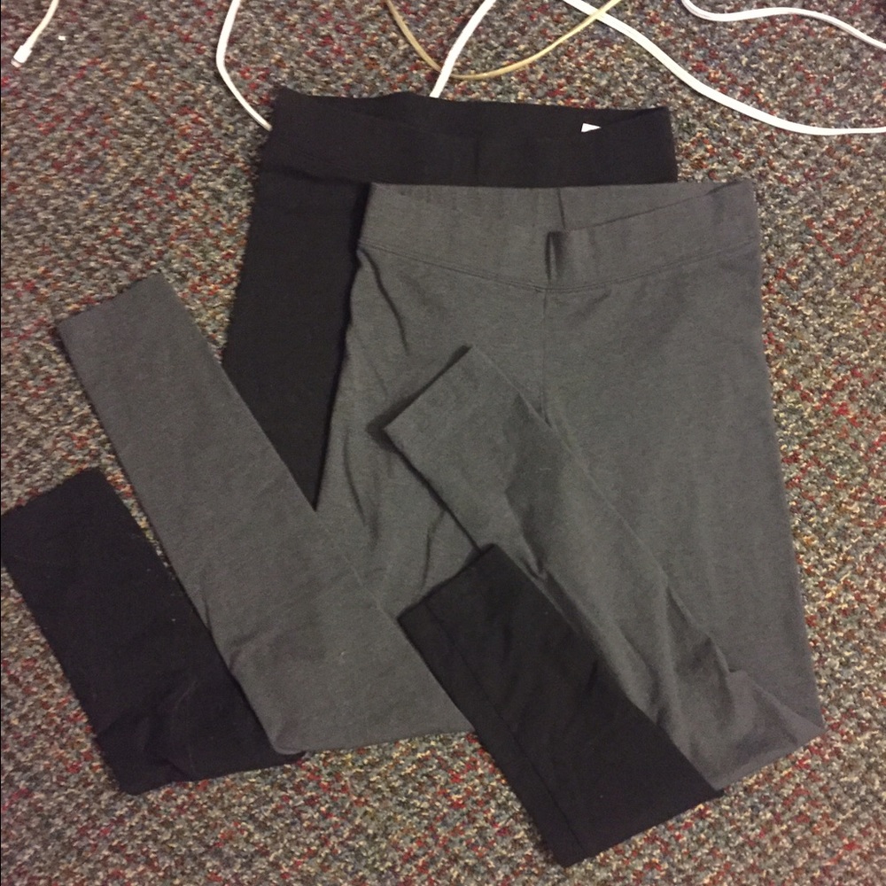 BUNDLE- grey and black pairs of leggings