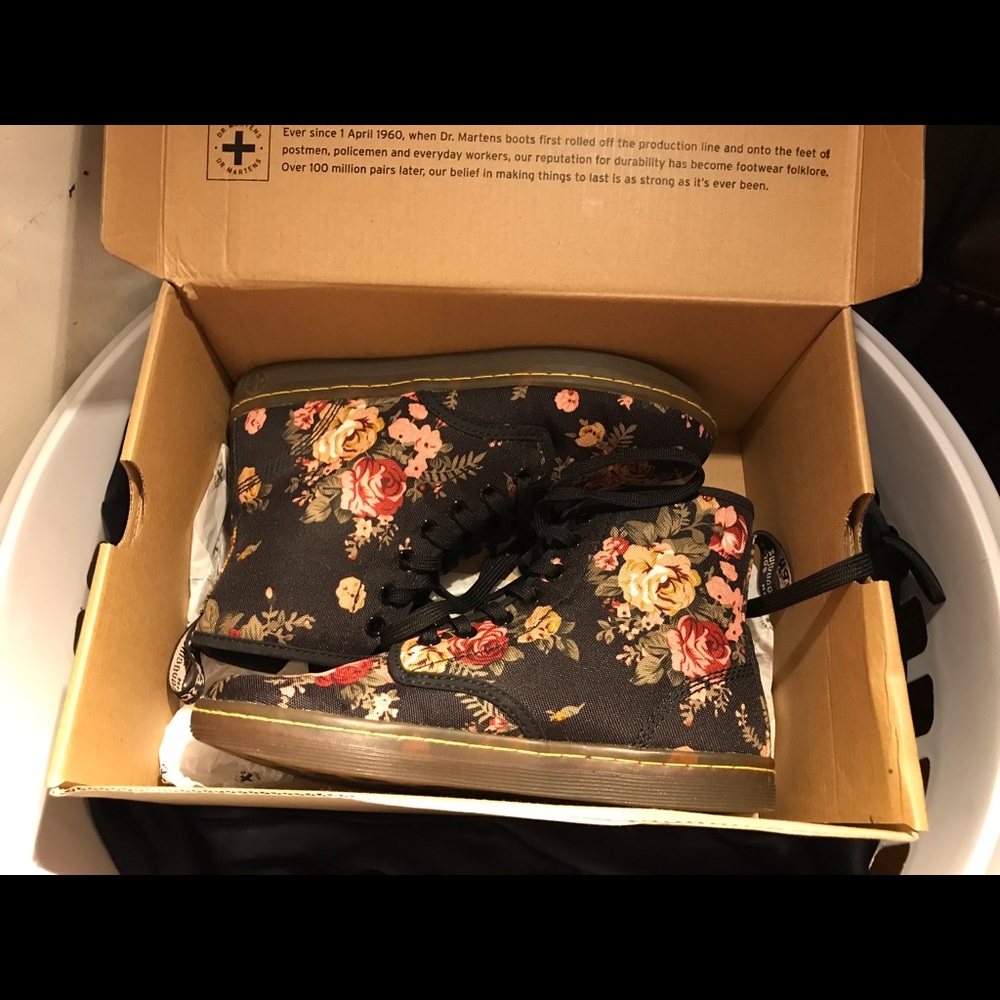 Dr. Martins Shoreditch black floral