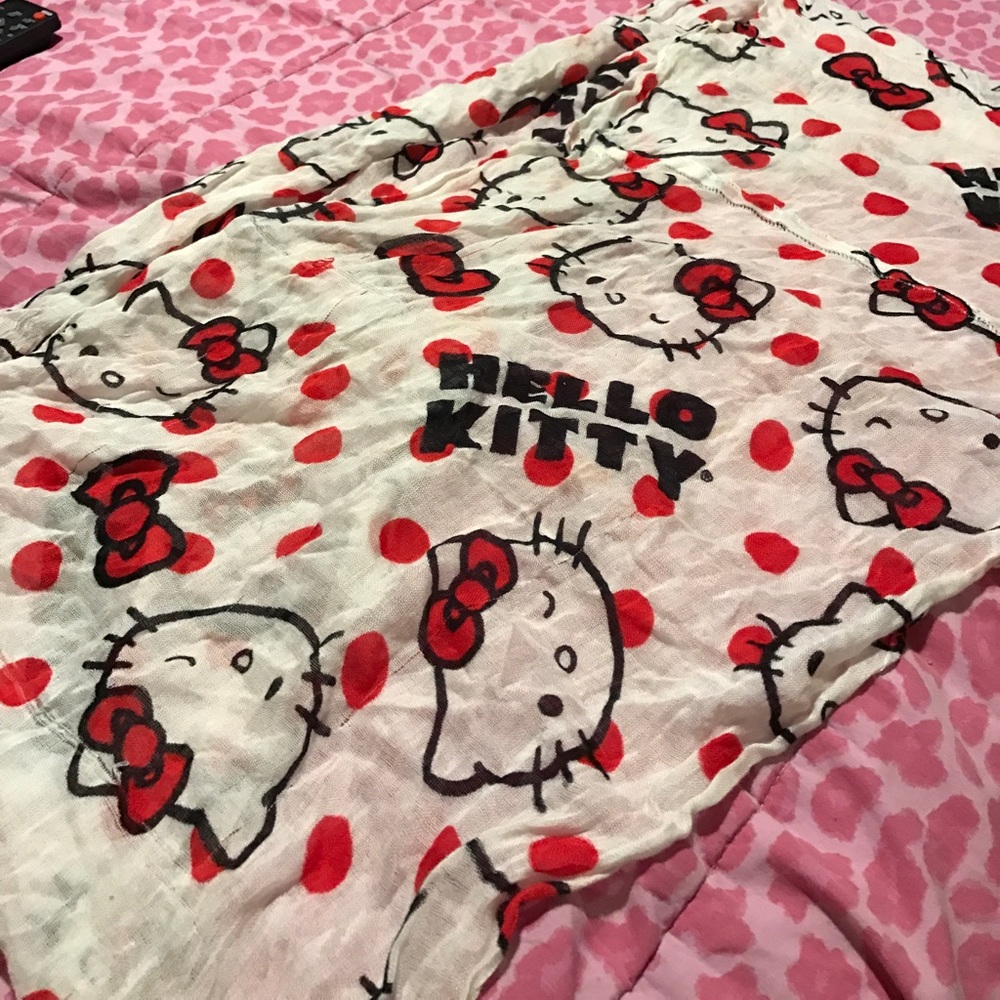 Hello kitty scarf