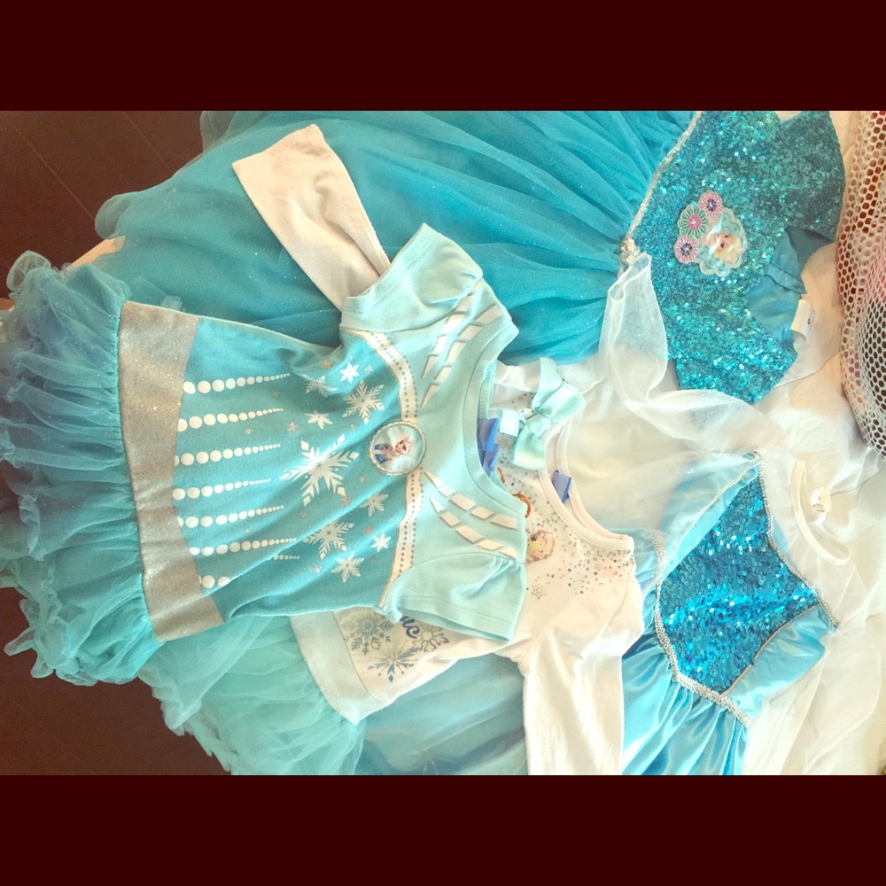 Bundle of Disney froZen dress collection!