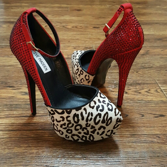 Steve Madden Shoes - Steve Madden Deeny R Red Multi sz 8