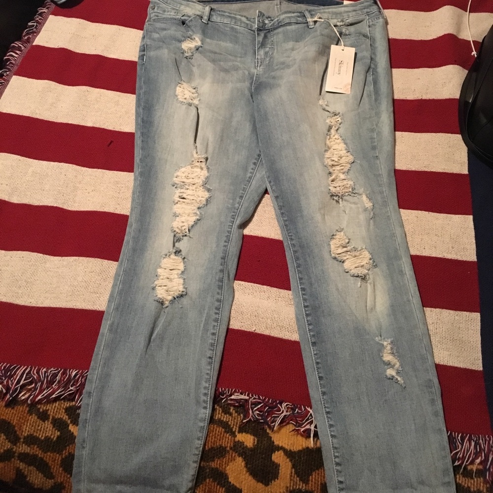 Brand new Torrid destroyed skinny jeans!