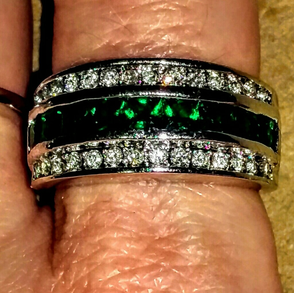 🎆🎇🎉FLASH SALE Emeralds & Diamonds on Sterling
