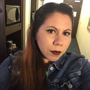 Meet your Posher, Monique