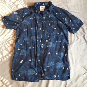 Men's Levi Hawaiian Shirt ⚜️Price Firm⚜️