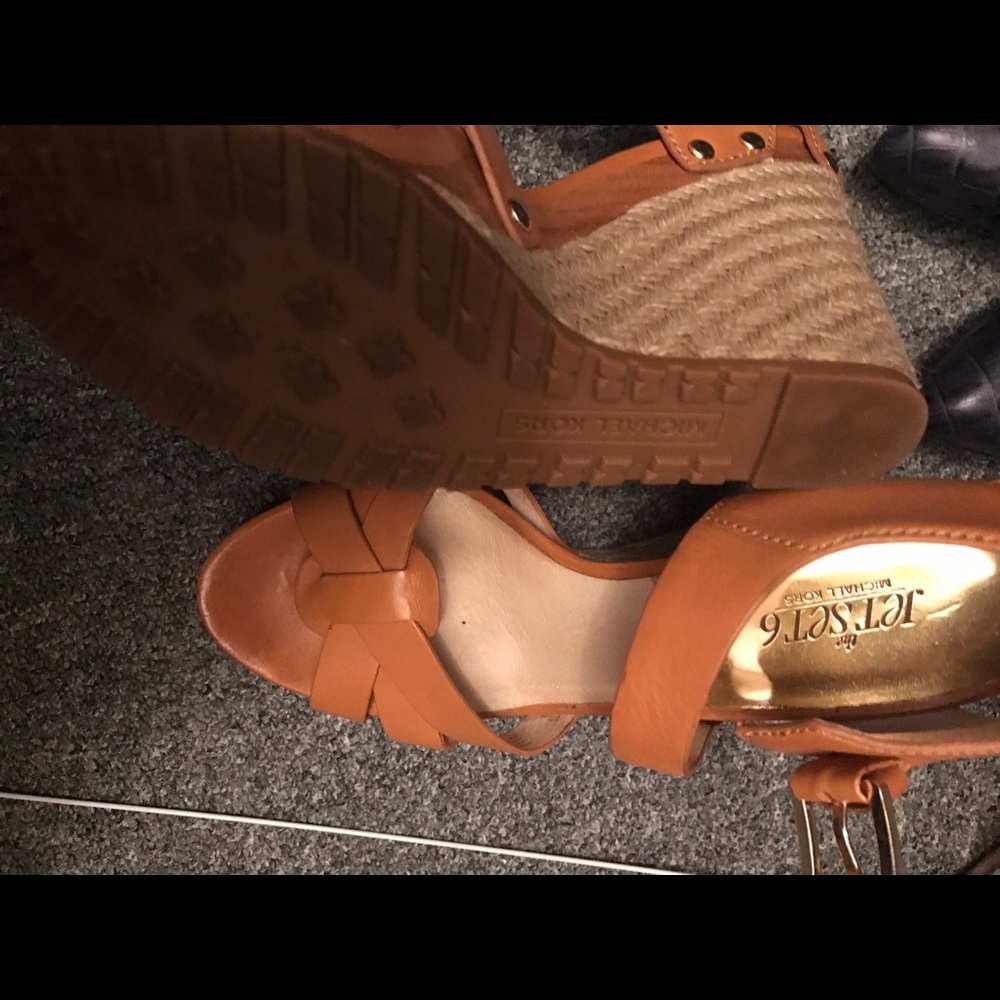 Cute Wedge! - image 2