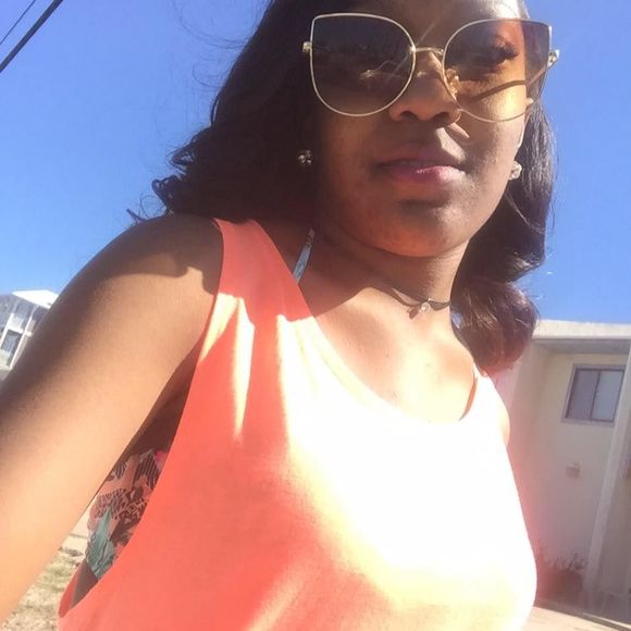 Meet your Posher, Titiauna - Picture 1 of 1