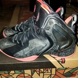 Nike Lil Penny posite