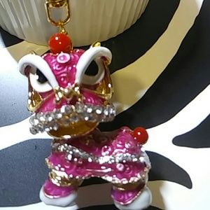 Magenta foo dog keyring key fob