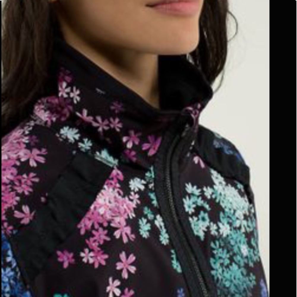 Lululemon Run:Bandit jacket in pedal pop, size 8. - Picture 4 of 4