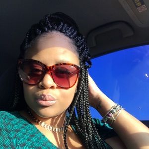 Meet your Posher, Rainia