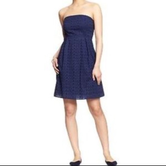 Old Navy Dresses & Skirts - Old navy Strapless Eyelet dress