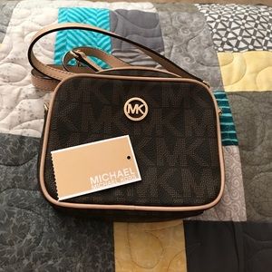 NWT MICHAEL MICHAEL KORS CROSSBODY
