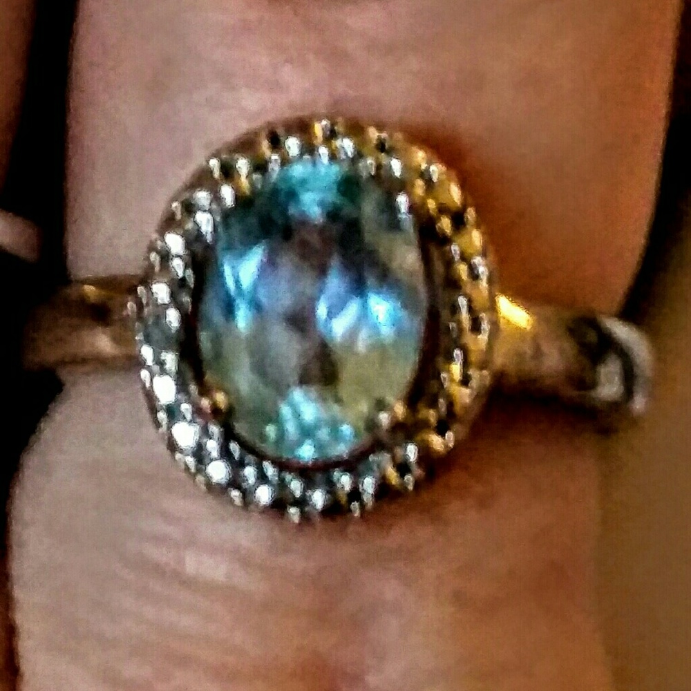 Aquamarine surrounded by genuine diamonds on Sterl