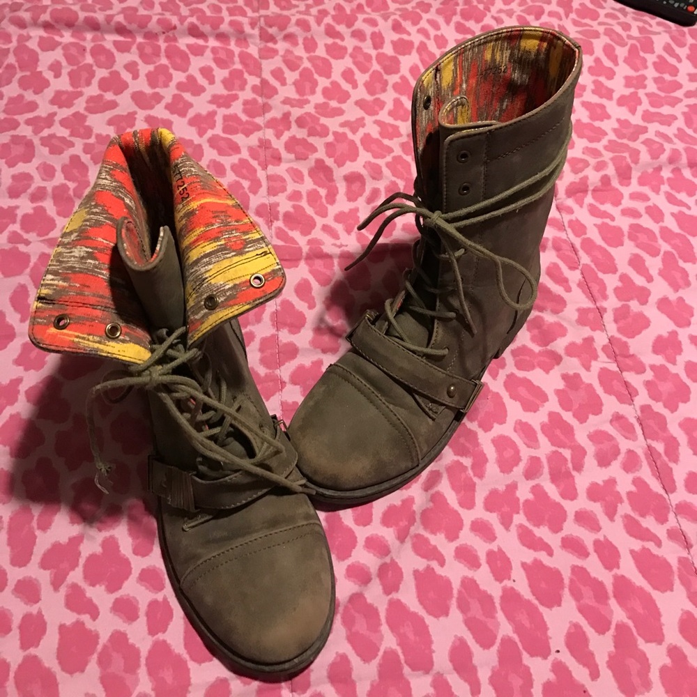 Grey boots