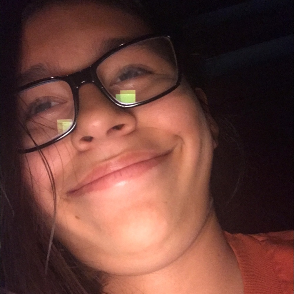 Meet your Posher, Danae