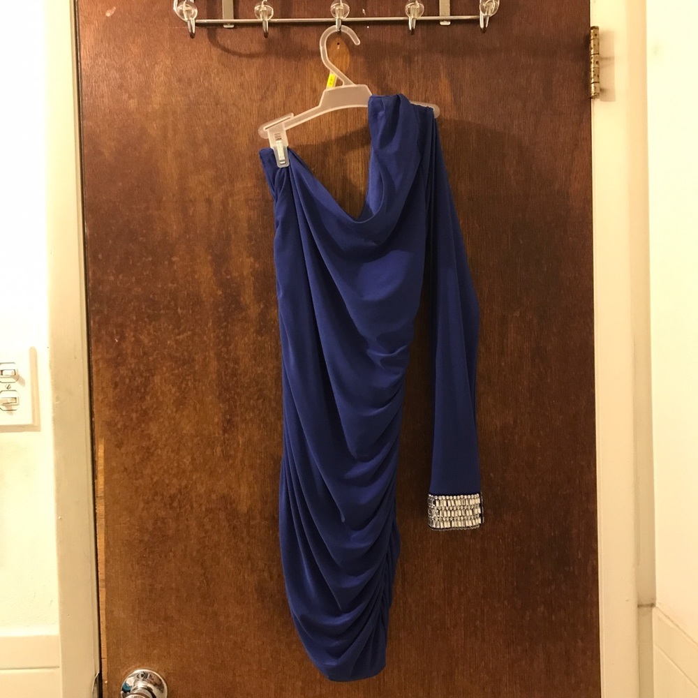 LONG SLEEVE ASYMMETRICAL FORMAL DRESS