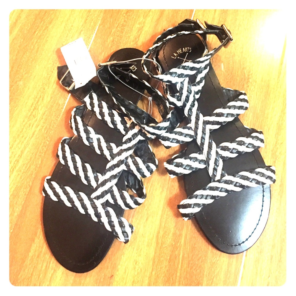NWT PacSun B&W sandals