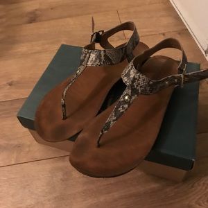 Clarks Lynx sandals