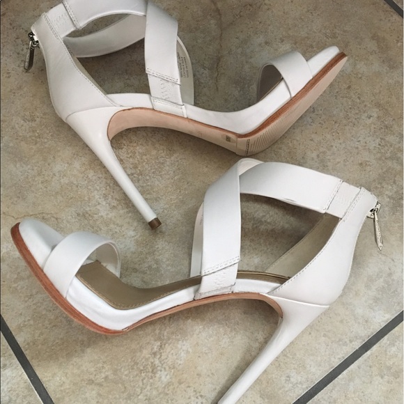 White sandals - Picture 2 of 3