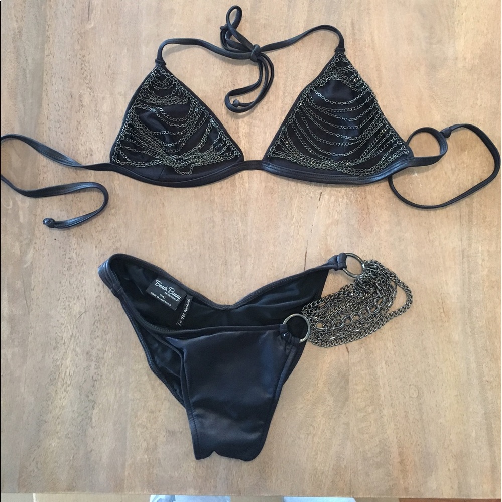 Beach Bunny Chain of Fools - Black