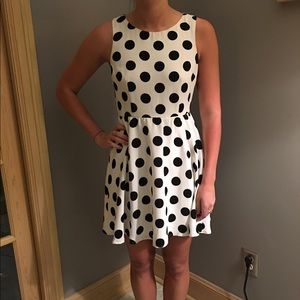 Sleeveless polka-dot dress