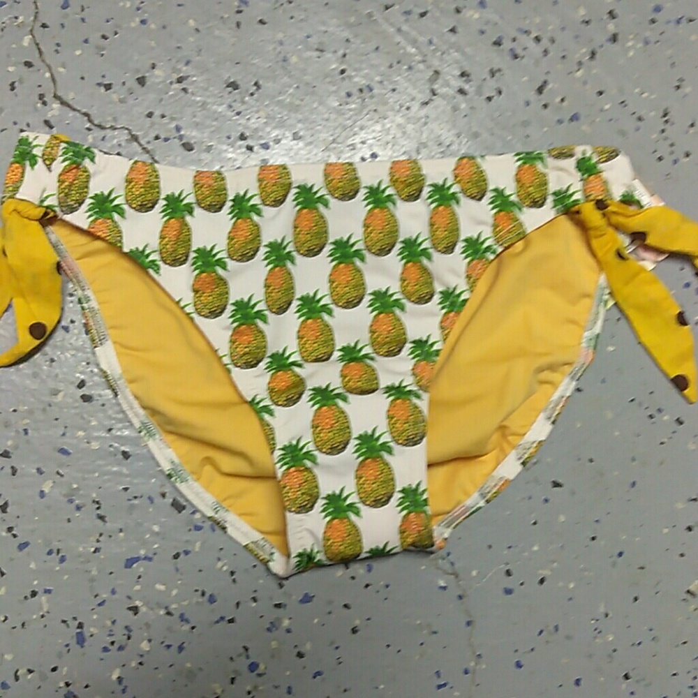 Pineapple bottoms by Maia