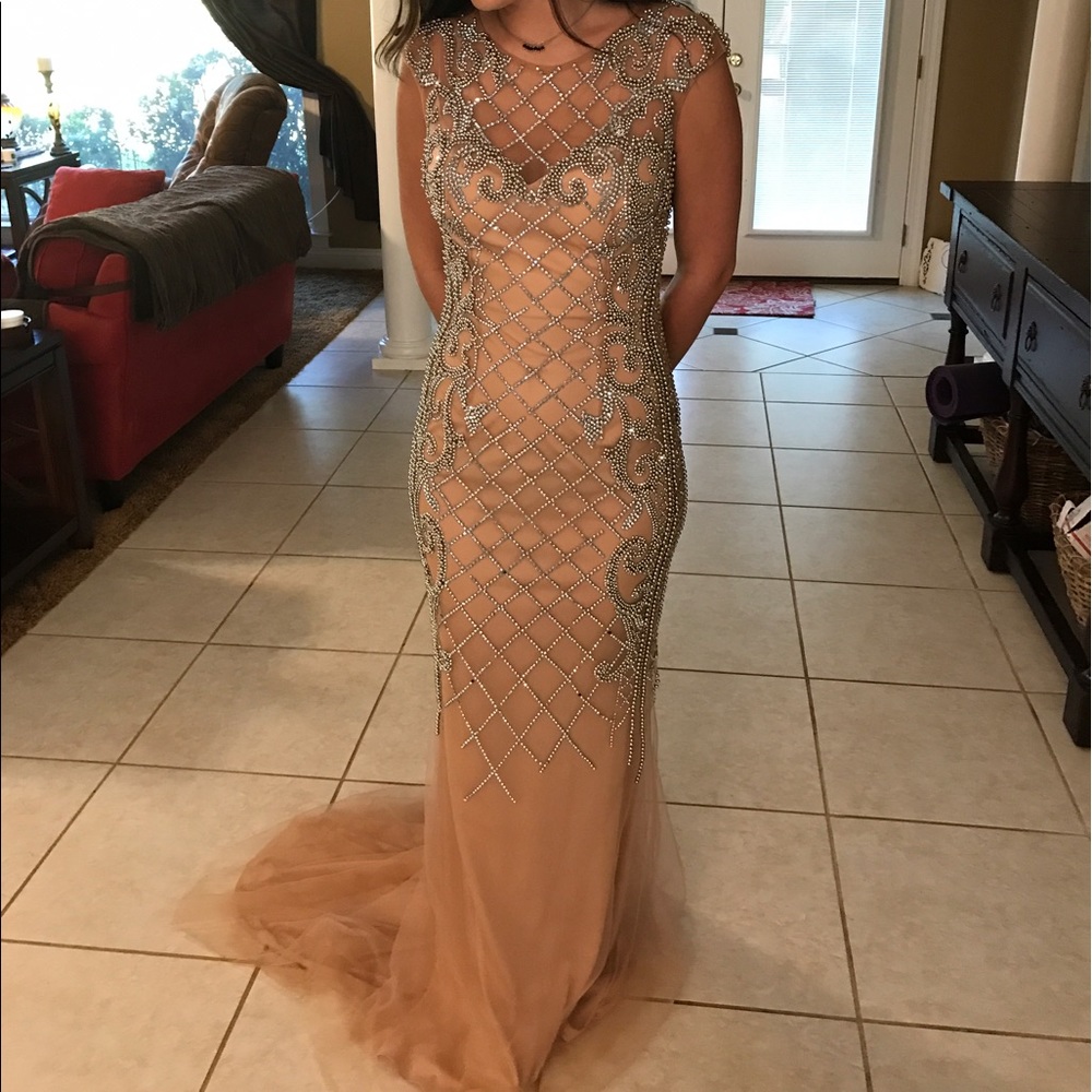 SOLD!!!!!!!Vienna custom dress size 2 nude NWT
