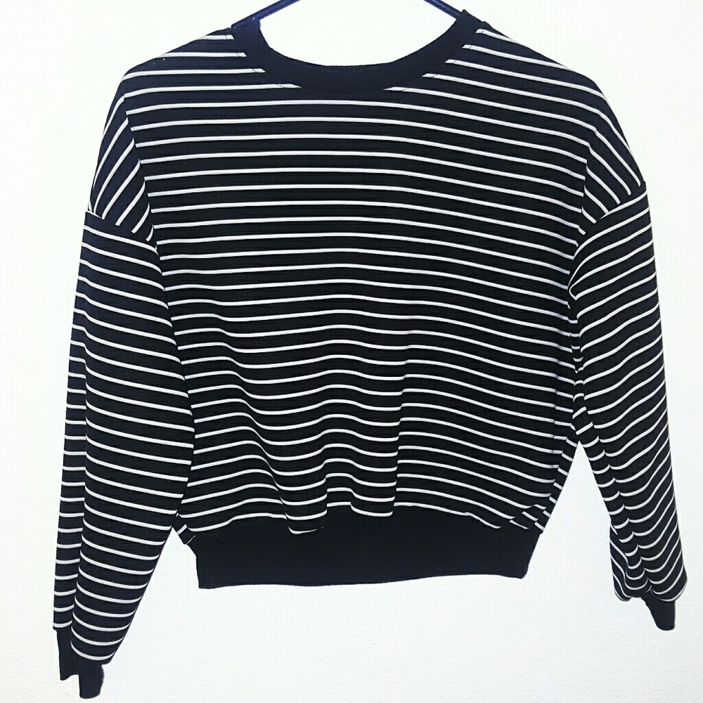 black and white crop sweater
