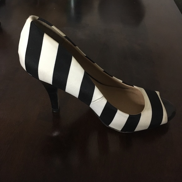 Striped peep toe pumps - Picture 2 of 3